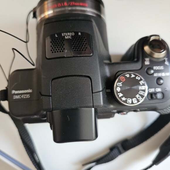 Panasonic Lumix FZ35 18x Zoom Digital Camera in box like new - Picture 3 of 5